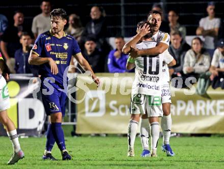 Fussball OEFB Cup. Velden gegen Hartberg.  Torjubel Patrik Mijic, Dominik Prokop   (Hartberg). Velden, am 27.8.2025.
Foto: Kuess
www.qspictures.net
---
pressefotos, pressefotografie, kuess, qs, qspictures, sport, bild, bilder, bilddatenbank