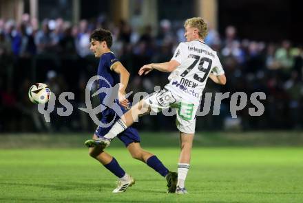 Fussball OEFB Cup. Velden gegen Hartberg. Manuel Thomas Guggenberger  (Velden),  Jed Francis Drew  (Hartberg). Velden, am 27.8.2025.
Foto: Kuess
www.qspictures.net
---
pressefotos, pressefotografie, kuess, qs, qspictures, sport, bild, bilder, bilddatenbank