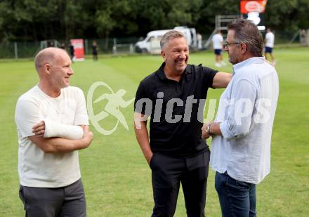 Fussball OEFB Cup. Velden gegen Hartberg. Roman Stary, Trainer Manfred Schmid  (Hartberg), Bruno Mitterberger (Velden). . Velden, am 27.8.2025.
Foto: Kuess
www.qspictures.net
---
pressefotos, pressefotografie, kuess, qs, qspictures, sport, bild, bilder, bilddatenbank
