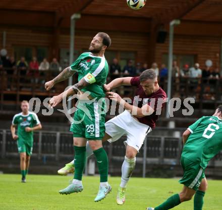 Fussball 1. Klasse Mitte. Bad Kleinkirchheim gegen Rosegg.  Gregor Dorniz  (Bad Kleinkirchheim), Admir Dzombic   (Rosegg). Bad Kleinkirchheim, am 13.9.2025.
Foto: Kuess
www.qspictures.net
---
pressefotos, pressefotografie, kuess, qs, qspictures, sport, bild, bilder, bilddatenbank