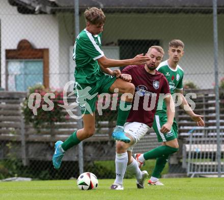 Fussball 1. Klasse Mitte. Bad Kleinkirchheim gegen Rosegg.  Michael Weiss  (Bad Kleinkirchheim), Leon Jordan  (Rosegg). Bad Kleinkirchheim, am 13.9.2025.
Foto: Kuess
www.qspictures.net
---
pressefotos, pressefotografie, kuess, qs, qspictures, sport, bild, bilder, bilddatenbank
