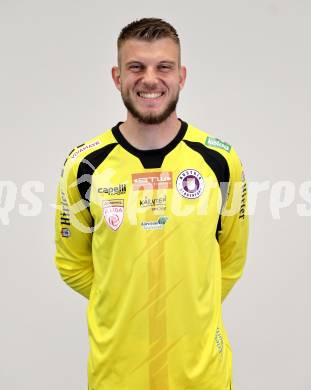Fussball 2. Liga. Mannschaftsfototermin SK Austria Klagenfurt. Adnan Kanuric.   Klagenfurt, 25.9.2025.
Foto: Kuess
www.qspictures.net
---
pressefotos, pressefotografie, kuess, qs, qspictures, sport, bild, bilder, bilddatenbank