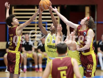 Basketball  2025/2026. Austria Cup.  Woerthersee Piraten gegen Traiskirchen Lions NexGen.    Shawn L. Ray (Piraten), Konstantin Seher, Herohii Tverdokhlibov   (Traiskirchen). Klagenfurt, am 27.9.2025.
Foto: Kuess


---
pressefotos, pressefotografie, kuess, qs, qspictures, sport, bild, bilder, bilddatenbank