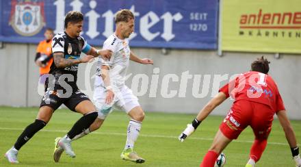 Fussball 2. Liga. SK Austria Klagenfurt gegen FC Hertha Wels..  Marc Andre Schmerboeck (Klagenfurt),  Luan Leite Da Silva   (Wels).  Klagenfurt, 26.9.2025.
Foto: Kuess
www.qspictures.net
---
pressefotos, pressefotografie, kuess, qs, qspictures, sport, bild, bilder, bilddatenbank