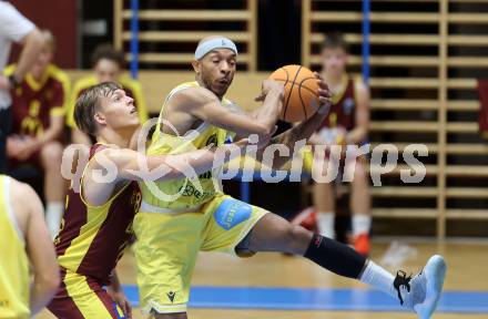Basketball  2025/2026. Austria Cup.  Woerthersee Piraten gegen Traiskirchen Lions NexGen.    Shawn L. Ray (Piraten),    Jakob Leitner (Traiskirchen). Klagenfurt, am 27.9.2025.
Foto: Kuess


---
pressefotos, pressefotografie, kuess, qs, qspictures, sport, bild, bilder, bilddatenbank