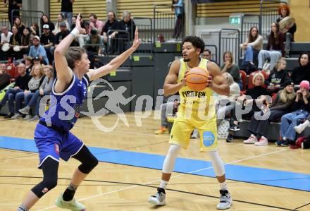 Basketball 2. Liga 2025/2026. Grunddurchgang 1. Runde.  Woerthersee Piraten gegen Kufstein Towers.  Marcus Holyfield (Piraten), Pauls Miglinieks  (Kufstein). Klagenfurt, am 4.10.2025.
Foto: Kuess
---
pressefotos, pressefotografie, kuess, qs, qspictures, sport, bild, bilder, bilddatenbank