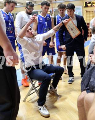 Basketball 2. Liga 2025/2026. Grunddurchgang 1. Runde.  Woerthersee Piraten gegen Kufstein Towers.  Trainer xavi mascaro pons  (Kufstein). Klagenfurt, am 4.10.2025.
Foto: Kuess
---
pressefotos, pressefotografie, kuess, qs, qspictures, sport, bild, bilder, bilddatenbank