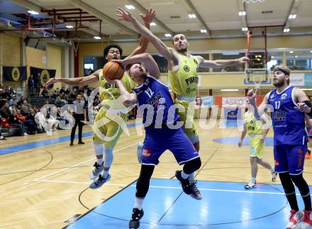 Basketball 2. Liga 2025/2026. Grunddurchgang 1. Runde.  Woerthersee Piraten gegen Kufstein Towers. Marcus Holyfield,  Andreas Nuck (Piraten),  Mate Horvath (Kufstein). Klagenfurt, am 4.10.2025.
Foto: Kuess
---
pressefotos, pressefotografie, kuess, qs, qspictures, sport, bild, bilder, bilddatenbank