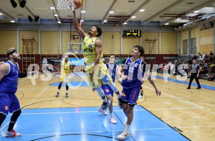 Basketball 2. Liga 2025/2026. Grunddurchgang 1. Runde.  Woerthersee Piraten gegen Kufstein Towers.  Marcus Holyfield (Piraten),  Daniele Kuchar (Kufstein). Klagenfurt, am 4.10.2025.
Foto: Kuess
---
pressefotos, pressefotografie, kuess, qs, qspictures, sport, bild, bilder, bilddatenbank