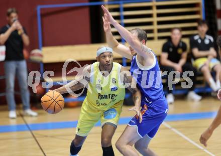 Basketball 2. Liga 2025/2026. Grunddurchgang 1. Runde.  Woerthersee Piraten gegen Kufstein Towers.  Shawn L. Ray  (Piraten), Fabio Thaler  (Kufstein). Klagenfurt, am 4.10.2025.
Foto: Kuess
---
pressefotos, pressefotografie, kuess, qs, qspictures, sport, bild, bilder, bilddatenbank