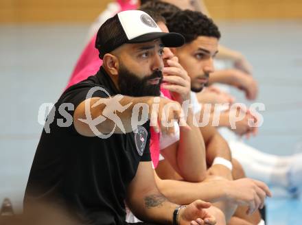 Futsal. Oesterreichische Futsal Liga. 1. OEFB Futsal Liga. . Carinthia Flamengo Futsal Club gegen FC Diamant Linz.  Trainer Ugur Koc  (Carinthia Flamengo Futsal Club).  Klagenfurt, 5.10..2025.
Foto: Kuess
www.qspictures.net
---
pressefotos, pressefotografie, kuess, qs, qspictures, sport, bild, bilder, bilddatenbank