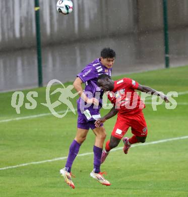 Fussball 2. Liga. SK Austria Klagenfurt gegen St. Poelten.  Aiden Liu (Klagenfurt),  El Hadj Bacary Mane  (St.Poelten).  Klagenfurt, 5.10..2025.
Foto: Kuess
www.qspictures.net
---
pressefotos, pressefotografie, kuess, qs, qspictures, sport, bild, bilder, bilddatenbank