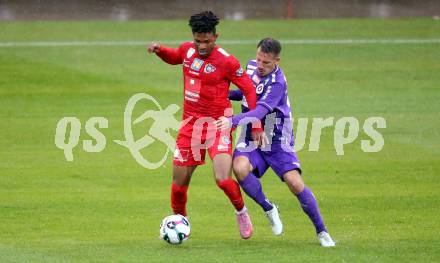 Fussball 2. Liga. SK Austria Klagenfurt gegen St. Poelten.  Michael Lang (Klagenfurt),   Reinhard Azubuike Young (St.Poelten).  Klagenfurt, 5.10..2025.
Foto: Kuess
www.qspictures.net
---
pressefotos, pressefotografie, kuess, qs, qspictures, sport, bild, bilder, bilddatenbank