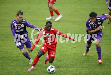 Fussball 2. Liga. SK Austria Klagenfurt gegen St. Poelten. Marc Andre Schmerboeck, Aiden Liu  (Klagenfurt), El Hadj Bacary Mane   (St.Poelten).  Klagenfurt, 5.10..2025.
Foto: Kuess
www.qspictures.net
---
pressefotos, pressefotografie, kuess, qs, qspictures, sport, bild, bilder, bilddatenbank