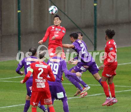 Fussball 2. Liga. SK Austria Klagenfurt gegen St. Poelten.  Aiden Liu (Klagenfurt),   Furkan Dursun (St.Poelten).  Klagenfurt, 5.10..2025.
Foto: Kuess
www.qspictures.net
---
pressefotos, pressefotografie, kuess, qs, qspictures, sport, bild, bilder, bilddatenbank