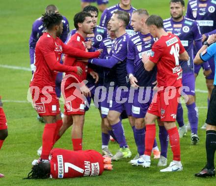 Fussball 2. Liga. SK Austria Klagenfurt gegen St. Poelten.   Marc Andre Schmerboeck, Florian Jaritz (Klagenfurt),  Leomend Krasniqi, Timo Altersberger  (St.Poelten).  Klagenfurt, 5.10..2025.
Foto: Kuess
www.qspictures.net
---
pressefotos, pressefotografie, kuess, qs, qspictures, sport, bild, bilder, bilddatenbank
