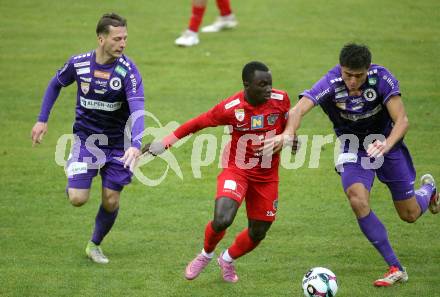 Fussball 2. Liga. SK Austria Klagenfurt gegen St. Poelten. Marc Andre Schmerboeck, Aiden Liu  (Klagenfurt), El Hadj Bacary Mane   (St.Poelten).  Klagenfurt, 5.10..2025.
Foto: Kuess
www.qspictures.net
---
pressefotos, pressefotografie, kuess, qs, qspictures, sport, bild, bilder, bilddatenbank
