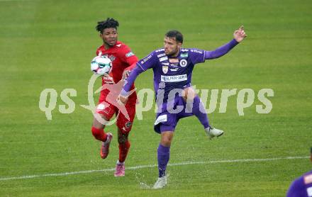 Fussball KÃ¤rntner Liga. SAK gegen Spittal.  Marco Sebastian Gantschnig (SAK),  Reinhard Azubuike Young (Spittal). Klagenfurt, am 3.10.2025.
Foto: Kuess
www.qspictures.net
---
pressefotos, pressefotografie, kuess, qs, qspictures, sport, bild, bilder, bilddatenbank