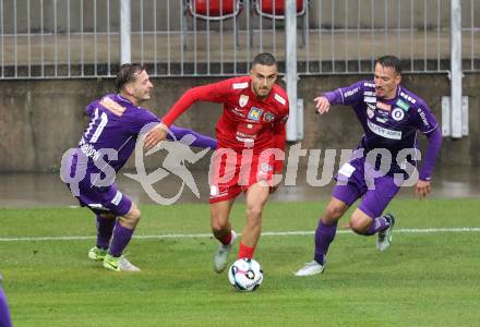 Fussball 2. Liga. SK Austria Klagenfurt gegen St. Poelten.  Marc Andre Schmerboeck, Michael Lang,  (Klagenfurt),  Dirk Delfin Carlson  (St.Poelten).  Klagenfurt, 5.10..2025.
Foto: Kuess
www.qspictures.net
---
pressefotos, pressefotografie, kuess, qs, qspictures, sport, bild, bilder, bilddatenbank