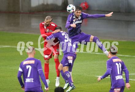 Fussball 2. Liga. SK Austria Klagenfurt gegen St. Poelten. Marcel Krnjic, Michael Lang  (Klagenfurt),  Stefan Thesker  (St. Poelten).  Klagenfurt, 5.10..2025.
Foto: Kuess
www.qspictures.net
---
pressefotos, pressefotografie, kuess, qs, qspictures, sport, bild, bilder, bilddatenbank