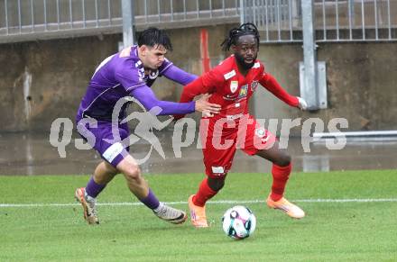 Fussball 2. Liga. SK Austria Klagenfurt gegen St. Poelten.  Almir Oda  (Klagenfurt),  Winfred Amoah (St. Poelten).  Klagenfurt, 5.10..2025.
Foto: Kuess
www.qspictures.net
---
pressefotos, pressefotografie, kuess, qs, qspictures, sport, bild, bilder, bilddatenbank