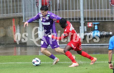 Fussball 2. Liga. SK Austria Klagenfurt gegen St. Poelten. Almir Oda   (Klagenfurt),  Winfred Amoah (St. Poelten).  Klagenfurt, 5.10..2025.
Foto: Kuess
www.qspictures.net
---
pressefotos, pressefotografie, kuess, qs, qspictures, sport, bild, bilder, bilddatenbank