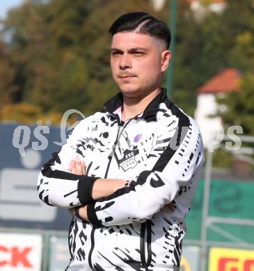 Fussball KÃ¤rntner Liga. Bleiburg gegen Voelkermarkt.  Trainer Zan Sekaucnik (Bleiburg). Bleiburg, am 11.10.2025.
Foto: Kuess
www.qspictures.net
---
pressefotos, pressefotografie, kuess, qs, qspictures, sport, bild, bilder, bilddatenbank