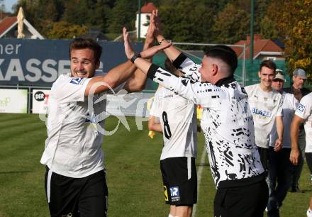 Fussball KÃ¤rntner Liga. Bleiburg gegen Voelkermarkt.  Torjubel Andreas Jamnig, Trainer Zan Sekaucnik (Bleiburg). Bleiburg, am 11.10.2025.
Foto: Kuess
www.qspictures.net
---
pressefotos, pressefotografie, kuess, qs, qspictures, sport, bild, bilder, bilddatenbank