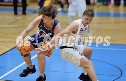 Basketball 2. Liga 2025/2026. Grunddurchgang 2. Runde.  KOS Celovec gegen BBU Salzburg. Samuel Seher   (KOS), Alex Donath  (Salzburg). Klagenfurt, am 11.10.2025.
Foto: Kuess
---
pressefotos, pressefotografie, kuess, qs, qspictures, sport, bild, bilder, bilddatenbank