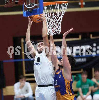 Basketball 2. Liga 2025/2026. Grunddurchgang 2. Runde.  KOS Celovec gegen BBU Salzburg. Veljko Dena   (KOS),  Marko Rakic (Salzburg). Klagenfurt, am 11.10.2025.
Foto: Kuess
---
pressefotos, pressefotografie, kuess, qs, qspictures, sport, bild, bilder, bilddatenbank