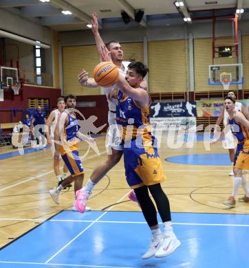 Basketball 2. Liga 2025/2026. Grunddurchgang 2. Runde.  KOS Celovec gegen BBU Salzburg.  Nikolas Susa  (KOS),  Marko Rakic (Salzburg). Klagenfurt, am 11.10.2025.
Foto: Kuess
---
pressefotos, pressefotografie, kuess, qs, qspictures, sport, bild, bilder, bilddatenbank