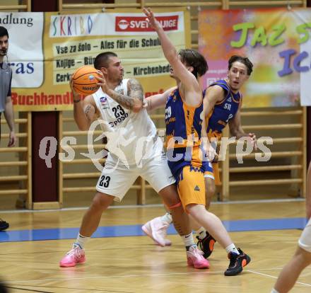 Basketball 2. Liga 2025/2026. Grunddurchgang 2. Runde.  KOS Celovec gegen BBU Salzburg. Nikolas Susa   (KOS),  Alex Donath (Salzburg). Klagenfurt, am 11.10.2025.
Foto: Kuess
---
pressefotos, pressefotografie, kuess, qs, qspictures, sport, bild, bilder, bilddatenbank