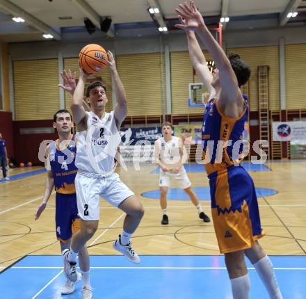 Basketball 2. Liga 2025/2026. Grunddurchgang 2. Runde.  KOS Celovec gegen BBU Salzburg. Jure Bavdek    (KOS),  Thomas Buchegger (Salzburg). Klagenfurt, am 11.10.2025.
Foto: Kuess
---
pressefotos, pressefotografie, kuess, qs, qspictures, sport, bild, bilder, bilddatenbank