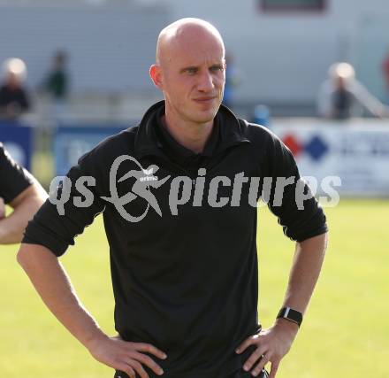 Fussball KÃ¤rntner Liga. Bleiburg gegen Voelkermarkt.  Trainer Martin Toefferl   (Voelkermarkt). Bleiburg, am 11.10.2025.
Foto: Kuess
www.qspictures.net
---
pressefotos, pressefotografie, kuess, qs, qspictures, sport, bild, bilder, bilddatenbank