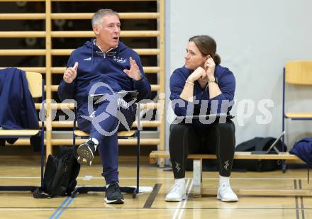 Volleyball Bundesliga. WVL. Women Volleyball League.  ATSC Wildcats gegen  Graz. Sportdirektor Helmut Voggenberger, Co-Trainerin Sophie Wallner  (Wildcats). Klagenfurt, am 11.10.2025.
Foto: Kuess
www.qspictures.net
---
pressefotos, pressefotografie, kuess, qs, qspictures, sport, bild, bilder, bilddatenbank