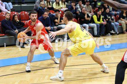 Basketball 2. Liga 2025/2026. Grunddurchgang 3. Runde.  Woerthersee Piraten gegen Upper Austrian Ballers.  David Jelkic  (Piraten), Simon Burgholzer   (Upper Austrian Ballers). Klagenfurt, am 18.10.2025.
Foto: Kuess
---
pressefotos, pressefotografie, kuess, qs, qspictures, sport, bild, bilder, bilddatenbank