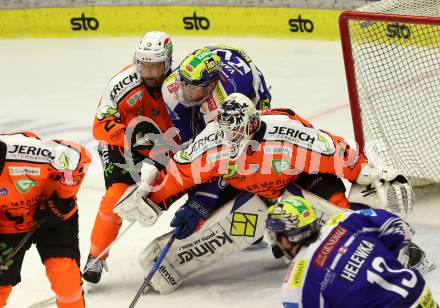 Eishockey Bundesliga. EC IDM Waermepumpen VSV gegen Moser Medical Graz99ers. Guus Van Nes  (VSV),  Nico Brunner, Maxime Lagace  (Graz). . Villach, am 17.10..2025.
Foto: Kuess
www.qspictures.net
---
pressefotos, pressefotografie, kuess, qs, qspictures, sport, bild, bilder, bilddatenbank