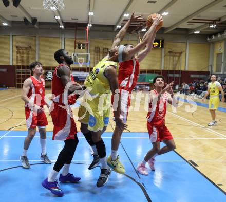 Basketball 2. Liga 2025/2026. Grunddurchgang 3. Runde.  Woerthersee Piraten gegen Upper Austrian Ballers.  Shawn L. Ray  (Piraten), Bruno Fernando, Eris Javaragic   (Upper Austrian Ballers). Klagenfurt, am 18.10.2025.
Foto: Kuess
---
pressefotos, pressefotografie, kuess, qs, qspictures, sport, bild, bilder, bilddatenbank