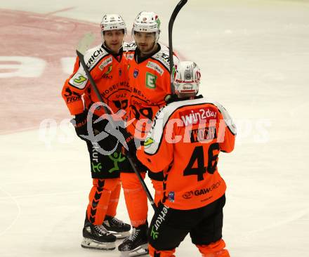 Eishockey Bundesliga. EC IDM Waermepumpen VSV gegen Moser Medical Graz99ers.   Torjubel Nick Swaney, Frank Hora, Anders Koch  (Graz). . Villach, am 17.10..2025.
Foto: Kuess
www.qspictures.net
---
pressefotos, pressefotografie, kuess, qs, qspictures, sport, bild, bilder, bilddatenbank
