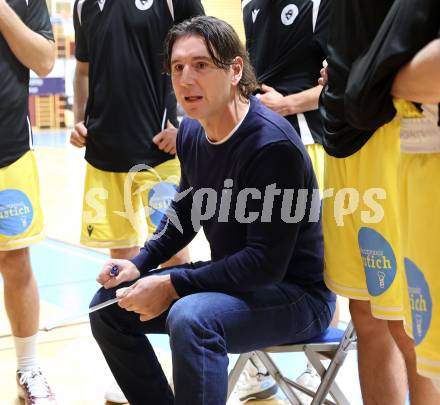 Basketball 2. Liga 2025/2026. Grunddurchgang 3. Runde.  Woerthersee Piraten gegen Upper Austrian Ballers. Trainer Andreas Kuttnig   (Piraten). Klagenfurt, am 18.10.2025.
Foto: Kuess
---
pressefotos, pressefotografie, kuess, qs, qspictures, sport, bild, bilder, bilddatenbank