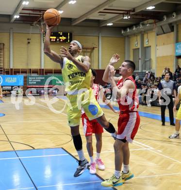 Basketball 2. Liga 2025/2026. Grunddurchgang 3. Runde.  Woerthersee Piraten gegen Upper Austrian Ballers.  Shawn L. Ray  (Piraten), Eris Javaragic   (Upper Austrian Ballers). Klagenfurt, am 18.10.2025.
Foto: Kuess
---
pressefotos, pressefotografie, kuess, qs, qspictures, sport, bild, bilder, bilddatenbank