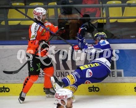 Eishockey Bundesliga. EC IDM Waermepumpen VSV gegen Moser Medical Graz99ers. Luca Erne  (VSV), Kilian Zuendel  (Graz). . Villach, am 17.10..2025.
Foto: Kuess
www.qspictures.net
---
pressefotos, pressefotografie, kuess, qs, qspictures, sport, bild, bilder, bilddatenbank