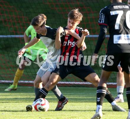 Fussball 1. Klasse West. Admira Villach gegen Oberlienz. Adnan Brcaninovic   (Admira),  Maximilian Pichlkostner  (Oberlienz). Villach, am 18.10.2025.
Foto: Kuess
www.qspictures.net
---
pressefotos, pressefotografie, kuess, qs, qspictures, sport, bild, bilder, bilddatenbank