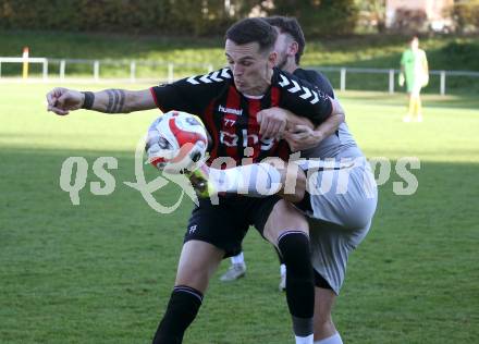 Fussball 1. Klasse West. Admira Villach gegen Oberlienz. Ermin Softic   (Admira,  Elias Ebner  (Oberlienz). Villach, am 18.10.2025.
Foto: Kuess
www.qspictures.net
---
pressefotos, pressefotografie, kuess, qs, qspictures, sport, bild, bilder, bilddatenbank