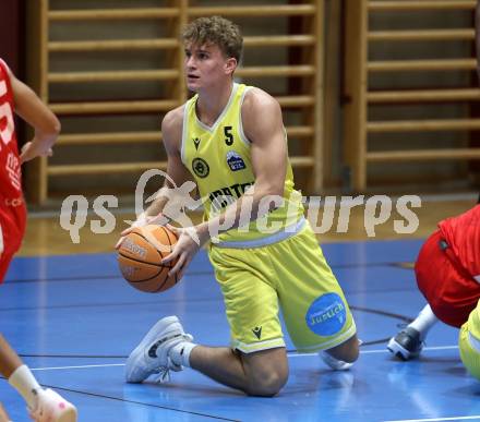 Basketball 2. Liga 2025/2026. Grunddurchgang 3. Runde.  Woerthersee Piraten gegen Upper Austrian Ballers. Luca Umile   (Piraten),   (Upper Austrian Ballers). Klagenfurt, am 18.10.2025.
Foto: Kuess
---
pressefotos, pressefotografie, kuess, qs, qspictures, sport, bild, bilder, bilddatenbank