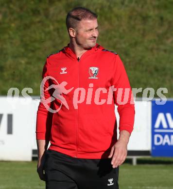 Fussball 1. Klasse West. Admira Villach gegen Oberlienz. Trainer Karl Hoeller   (Admira). Villach, am 18.10.2025.
Foto: Kuess
www.qspictures.net
---
pressefotos, pressefotografie, kuess, qs, qspictures, sport, bild, bilder, bilddatenbank