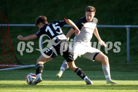 Fussball 1. Klasse West. Admira Villach gegen Oberlienz.  Adnan Brcaninovic  (Admira, Philipp Pichlkostner   (Oberlienz). Villach, am 18.10.2025.
Foto: Kuess
www.qspictures.net
---
pressefotos, pressefotografie, kuess, qs, qspictures, sport, bild, bilder, bilddatenbank