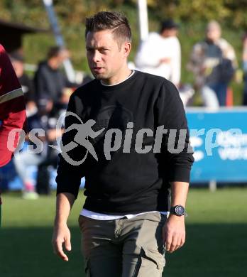 Fussball 1. Klasse West. Admira Villach gegen Oberlienz.   Trainer Mario Steiner    (Oberlienz). Villach, am 18.10.2025.
Foto: Kuess
www.qspictures.net
---
pressefotos, pressefotografie, kuess, qs, qspictures, sport, bild, bilder, bilddatenbank