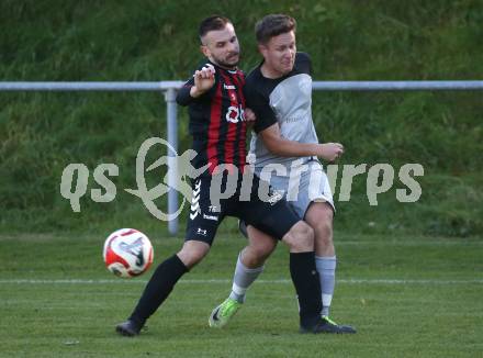 Fussball 1. Klasse West. Admira Villach gegen Oberlienz.  Christoph Puschnig  (Admira, Philipp Pichlkostner   (Oberlienz). Villach, am 18.10.2025.
Foto: Kuess
www.qspictures.net
---
pressefotos, pressefotografie, kuess, qs, qspictures, sport, bild, bilder, bilddatenbank