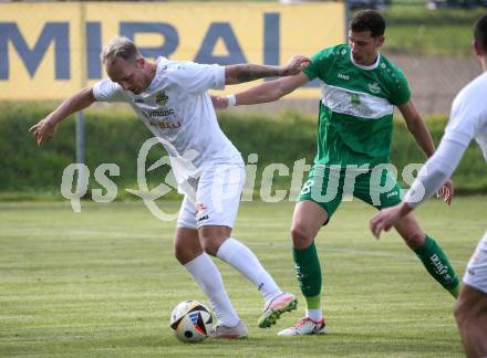 Fussball. Kaerntner Liga. Koettmannsdorf gegen Donau.  Aner Mandzic (Koettmannsdorf), Marko Latincic   (Donau).  Koettmannsdorf, 19.10.2025.
Foto: Kuess
www.qspictures.net
---
pressefotos, pressefotografie, kuess, qs, qspictures, sport, bild, bilder, bilddatenbank